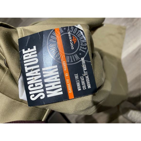 Dockers NWT Signature Khaki Pants Classic Fit D3 Pleated, Men's Size 31 x 30 - Picture 5 of 7